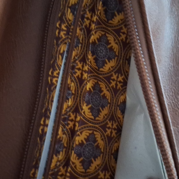 NWT ALYSSA Double Compartment Large Flapover Crossbody Bag with Gold Hardware - Picture 3 of 4